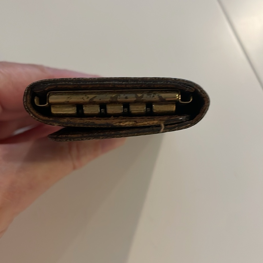 LOUIS VUITTON Damier Ebene Key Holder - Picture 10 of 13